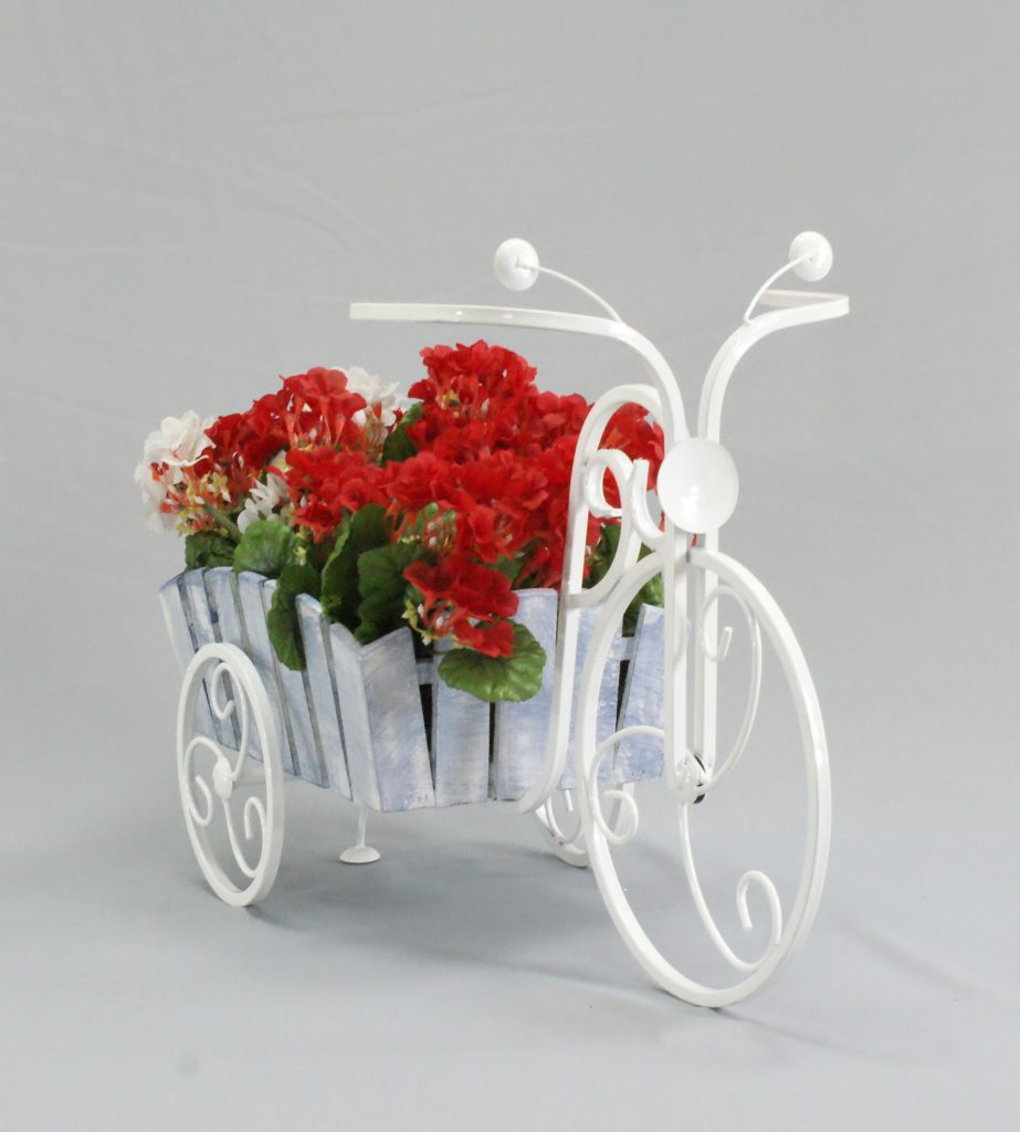 Berdiri bunga berbentuk basikal putih yang cantik