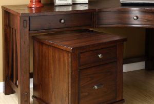 Ъглови маси в интериора: характеристики и разновидности (20 снимки)