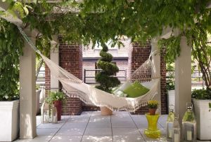 Хамак за лятна резиденция - идеално място за почивка за възрастни и деца (20 снимки)