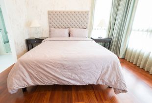 Bilik tidur kecil di dalam rumah: bagaimana untuk membuat keselesaan di dalam bilik kecil (58 foto)