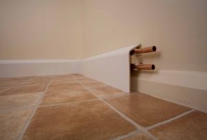 Как да скриете канализационните и отоплителните тръби: експертен съвет (26 снимки)