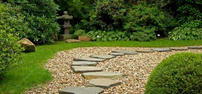 Gravel paths: advantages, disadvantages and design options (26 photos)