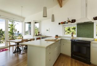 Kitchen without hanging cabinets: advantages, disadvantages, tricks (27 photos)