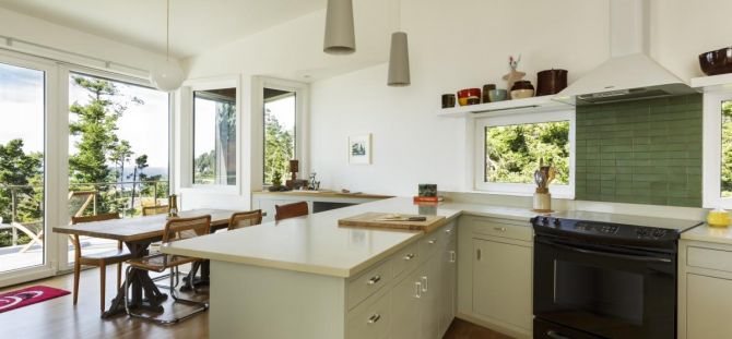 Kitchen without hanging cabinets: advantages, disadvantages, tricks (27 photos)