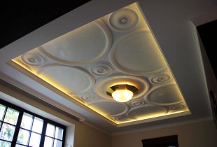 Gypsum ceilings in the interior: features of the texture (24 photos)