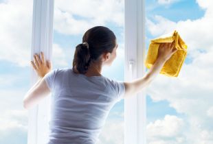 How to wash windows in an apartment without stains