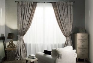 Gray curtains in the interior of different rooms (29 photos)