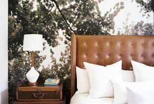 Wall mural over the bed: travel before bedtime (23 photos)