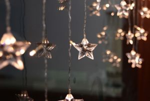 LED и неоново осветление на прозореца: предимства (21 снимки)