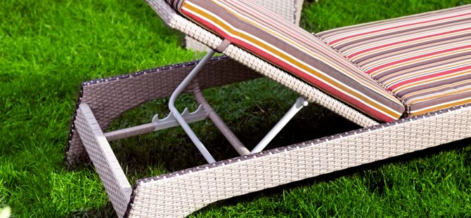 Chaise lounge for a summer residence - stylish outdoor recreation (17 photos)