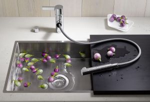 Der Mischer mit einer verschiebbaren Gießkanne: das progressive Küchenwerkzeug für aktive Benutzer (22 Fotos)