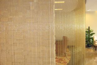 Curtains from beads in a modern interior: the rules of manufacture and combination (25 photos)