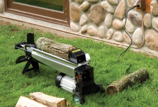 Wood splitter - an indispensable thing in a private house