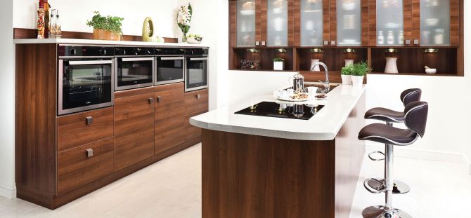 Dapur dengan sebuah pulau di pedalaman (25 gambar): pilihan untuk countertops dan lokasi