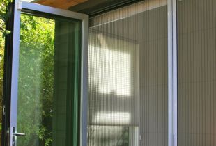 Curtains mesh - a universal and safe means of protecting the premises from insects (22 photos)