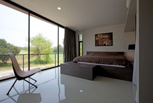 Glossy flooring in the interior: gloss and surface smoothness (23 photos)