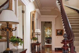 Classic hallway: subtleties of implementation (24 photos)