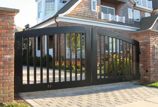 Choose a gate for a summer residence (24 photos)