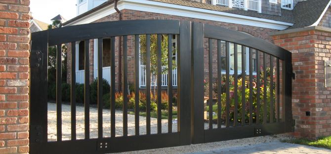 Choose a gate for a summer residence (24 photos)