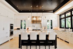 Черен таван в интериора (20 снимки): дизайн и ефектни комбинации