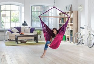 Hammock kerusi berlengan di pedalaman (17 gambar): model cantik dan penempatan yang betul