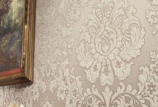 Silk screen wallpaper: choice, combination in the interior, possibilities for handwriting (21 photos)