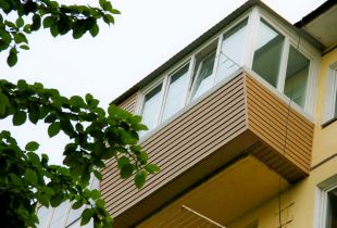 Siding balcony decoration: technology features (20 photos)