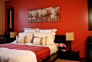 Red bedroom (17 photos): beautiful design and color combinations