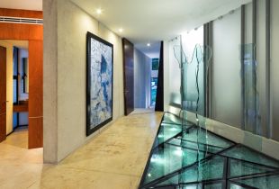 Glass floor: an elegant addition to modern apartments (35 photos)