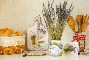 Hiasan dalam gaya Provence: daya tarikan gemetaran keselesaan (24 foto)