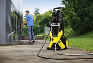 High pressure washer: quality service in compact packaging