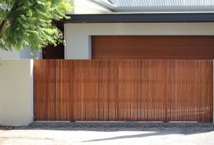 Vertical garage door: features and varieties (25 photos)