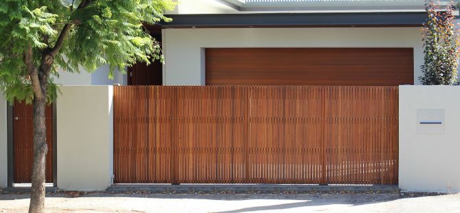 Vertical garage door: features and varieties (25 photos)