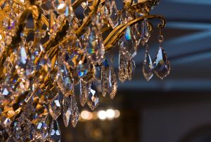 Bagaimana dengan mudah mencuci kandil dengan tangan anda sendiri: petua suri rumah