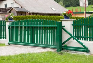 How to paint the gate: the choice of paint and technology