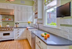 Телевизор в кухнята (50 снимки): как да изберем и къде да окачим