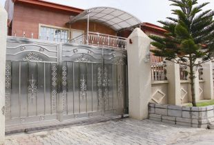 Advantages and types of steel gates (21 photos)