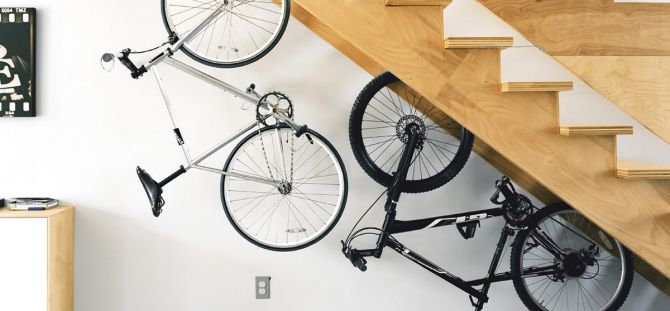 Storage of bicycles without damage to the interior: interesting solutions