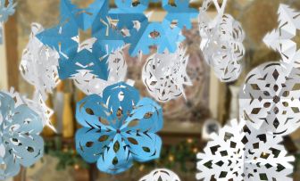 Copos de nieve de papel: decoración de encaje para el interior de Año Nuevo (62 fotos)