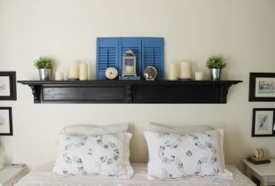 Empowering the bedroom: which shelves above the bed are particularly successful? (27 photo)