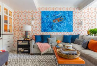 Kertas dinding oren di bahagian dalam apartmen: warna-warna yang berair dalam kehidupan seharian (23 foto)