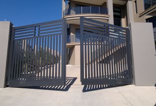 Swing gates: device and varieties (26 photos)