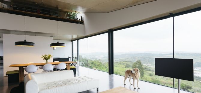 Panoramic windows in the interior of houses and apartments (20 photos)