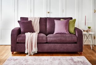 Bagaimana untuk menggabungkan sofa ungu di pedalaman gaya yang berbeza (23 gambar)