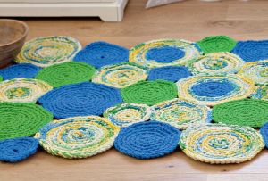 Трикотажен килим - топлина под краката (31 снимки)