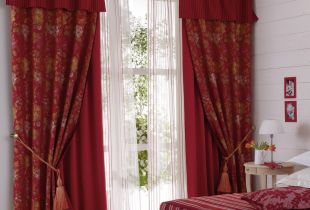 Burgundy curtains - a reflection of wealth and elegance (22 photos)