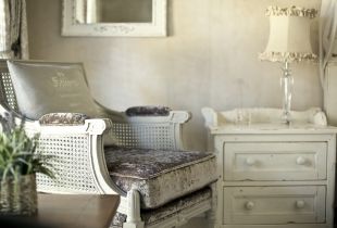 Armchair in Provence style: the simplicity of a French village (22 photos)