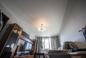 Satin Spanndecke: Das Für und Wider des Gewebes (21 Fotos)