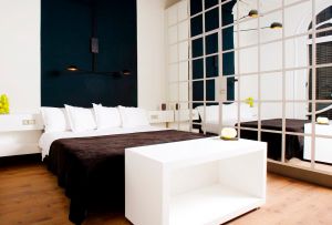 Огледало в спалнята: идеи за поставяне (28 снимки)