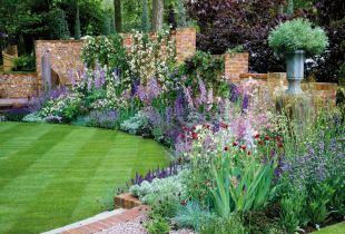 Mixborders as original garden delimiters (22 photos)